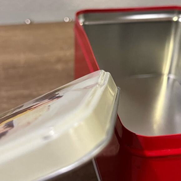 The Three Little Pigs Tin Box Gummy Worms Container Fairfield Confectionery RARE - Picture 9 of 9